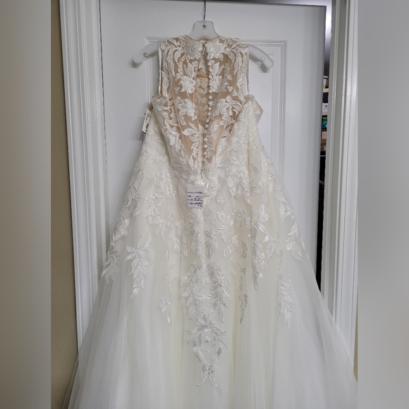 Beautiful Plus Size Wedding Dresses - Picture 9 of 12